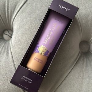 Tarte Maracuja Juicy Glow Foundation in light neutral, brand new in box!
